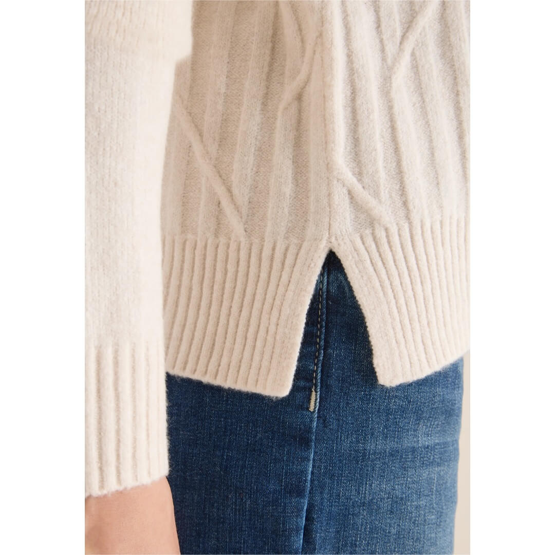 Cecil pooloneule, valkoinen