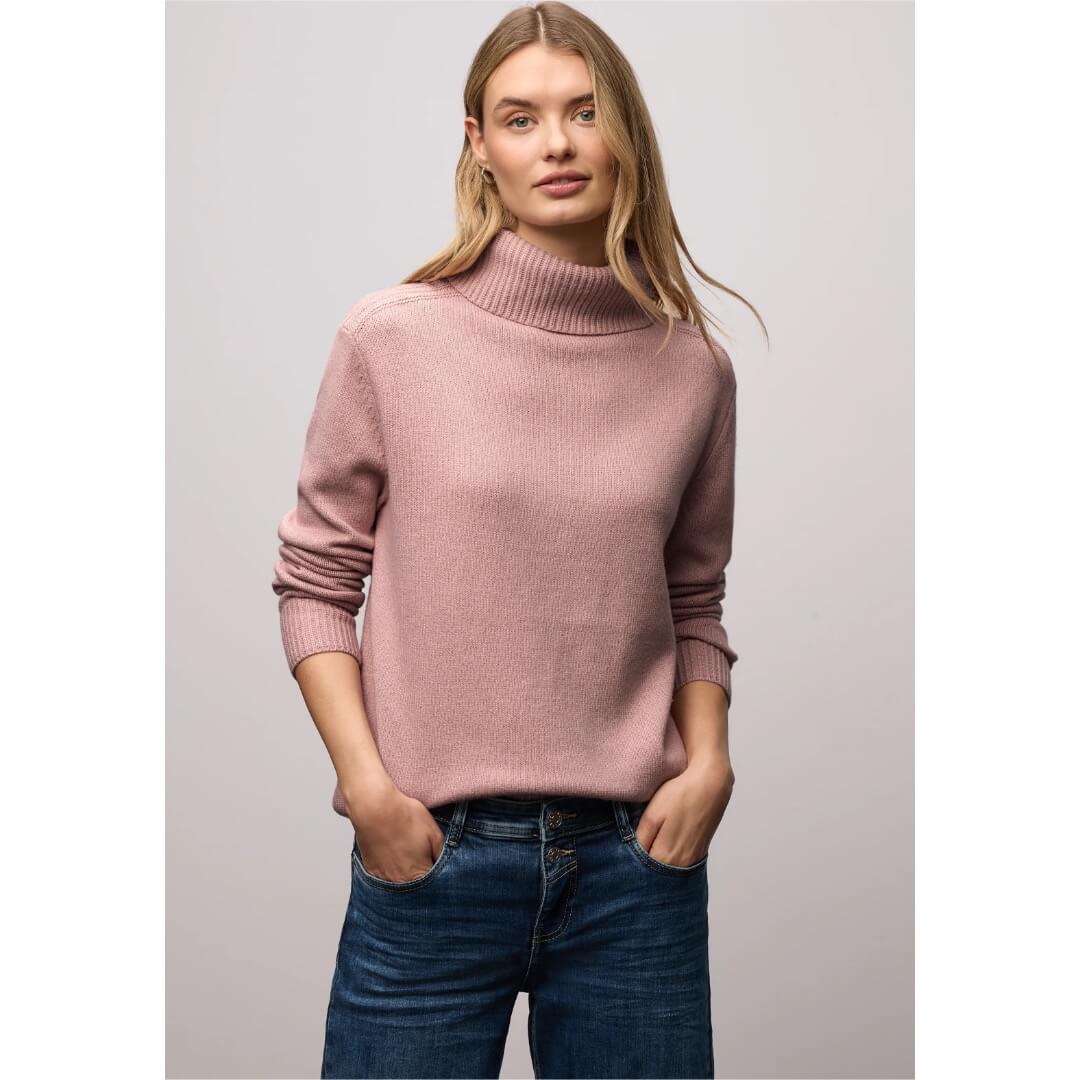 Street One pooloneule, vanharosa