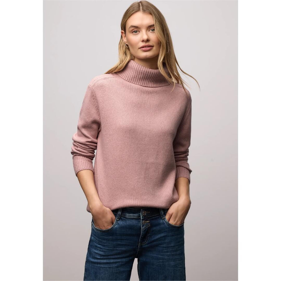 Street One pooloneule, vanharosa