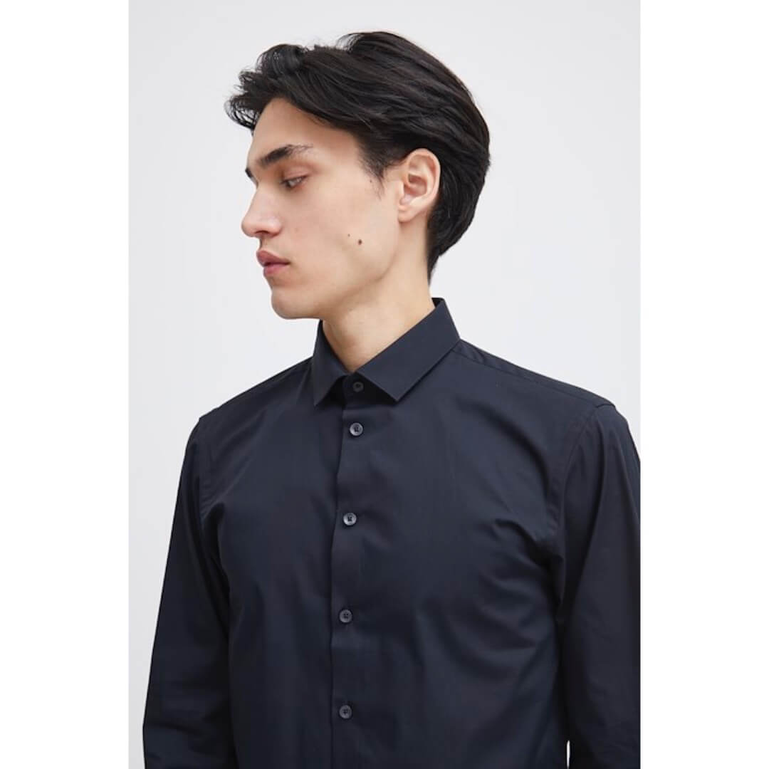 Casual Friday paita slim, musta - Moment.fi