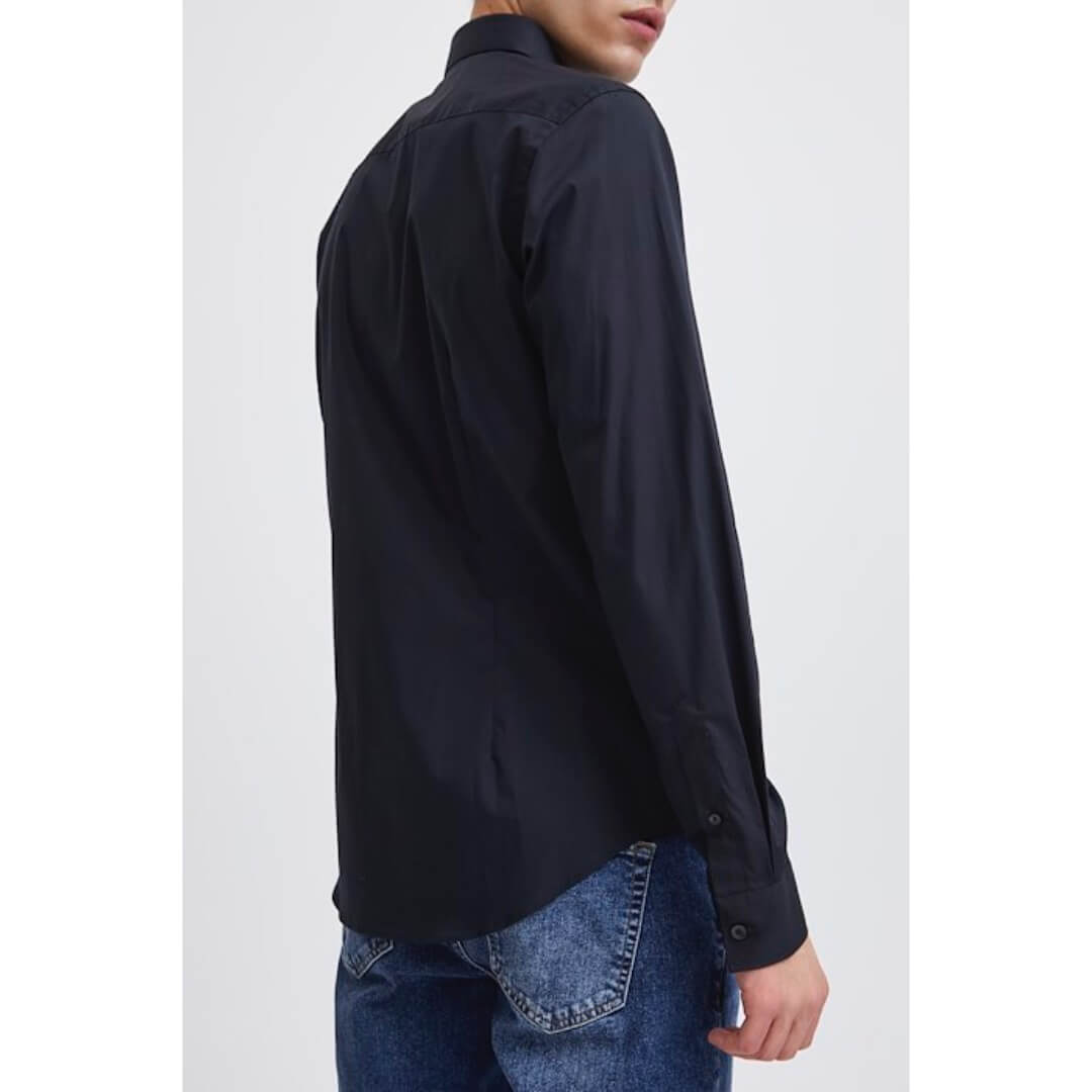 Casual Friday paita slim, musta - Moment.fi