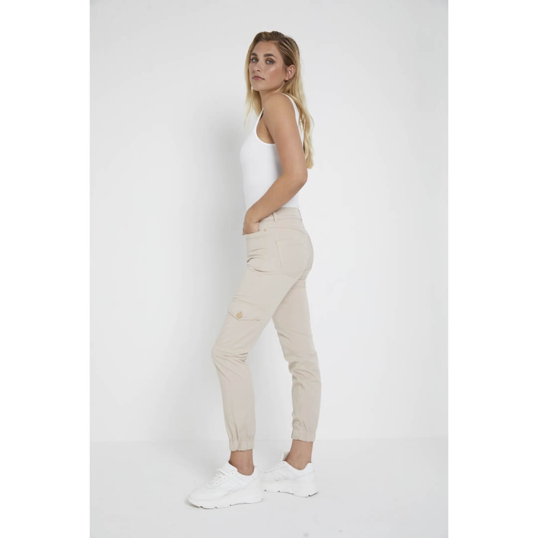 Para Mi reisitaskuhousu, beige - Moment.fi