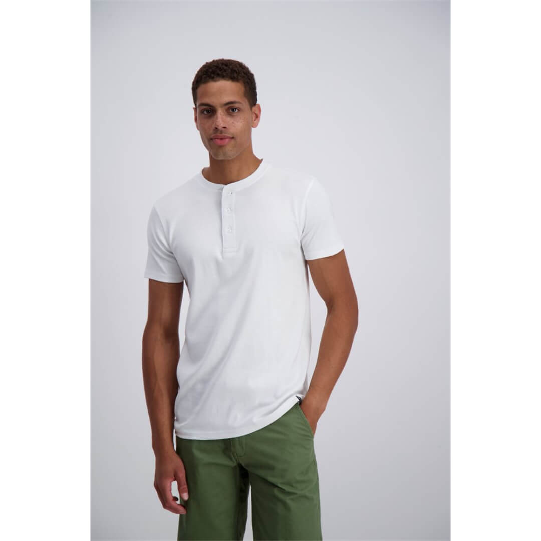 Lindbergh t-paita nappikaulus, valkoinen - Moment.fi